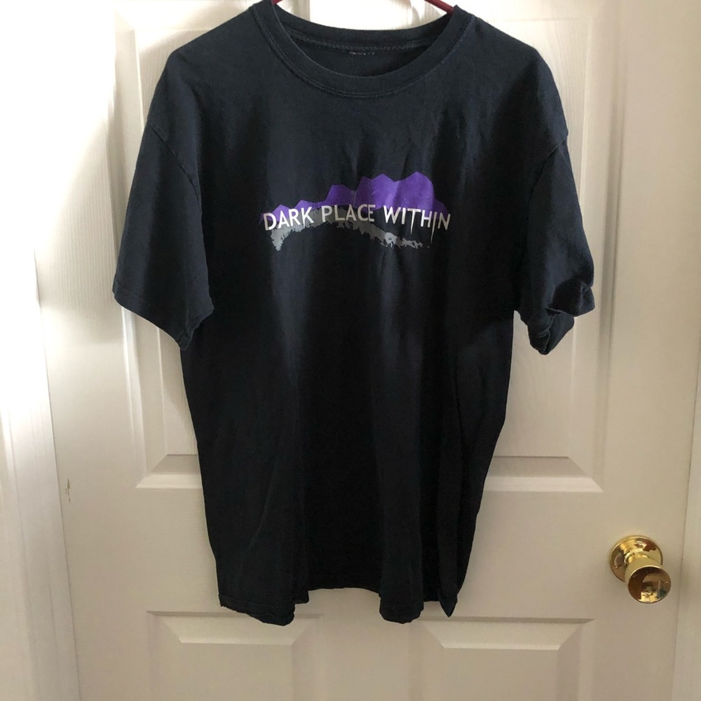 Black tee